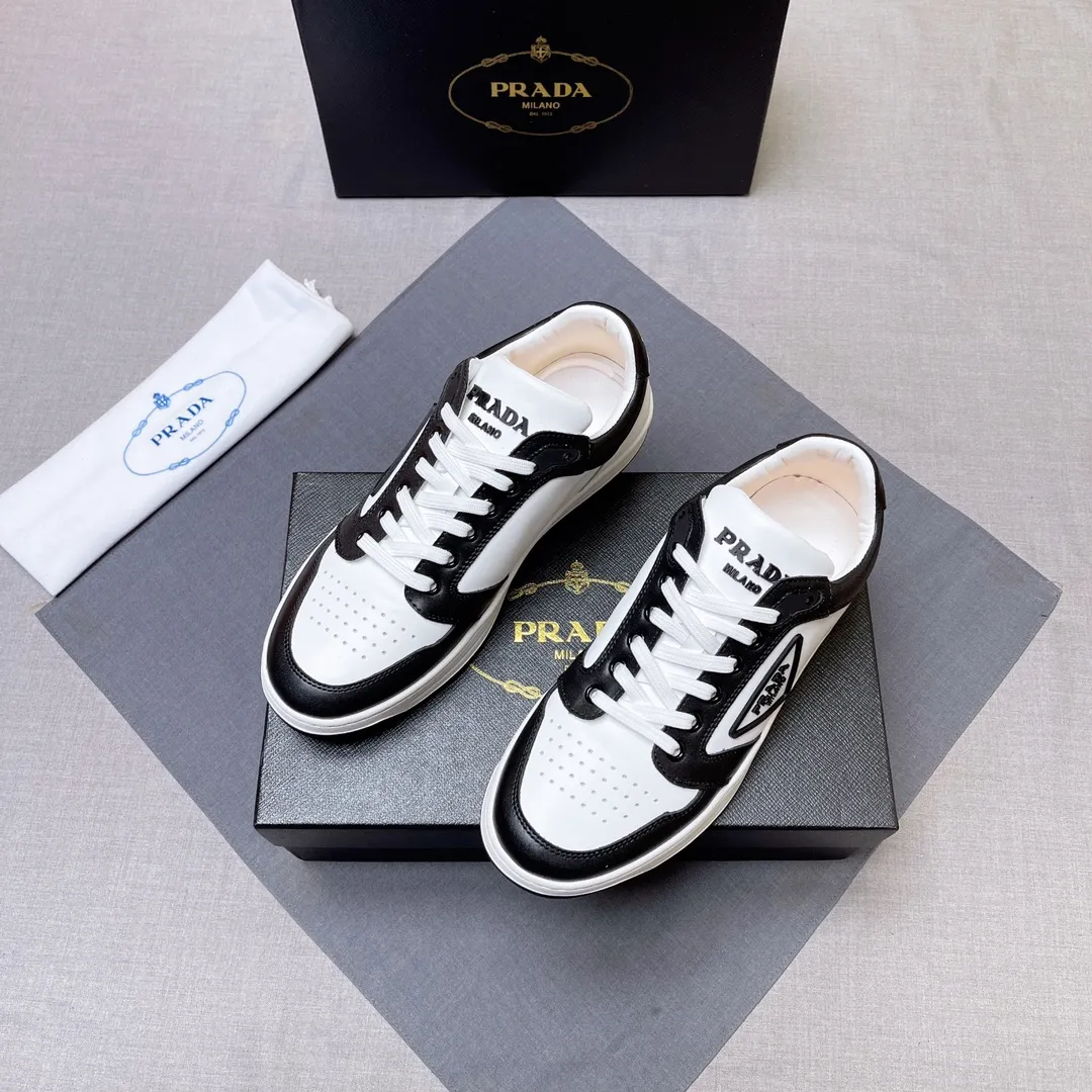 P400 Prada Prada's new men's leather sneakers, the highest version on the market, any comparison is welcome🆚! The original leather has excellent texture and is super high-end! Fetal sheep net lining imported from Italy, removable pad! Luxurious materials and fine workmanship, highly recommended! Code number 38-45 No. 058